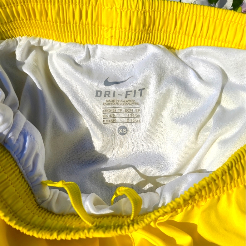 Nike bright yellow jogging shorts - Picture 5 of 7